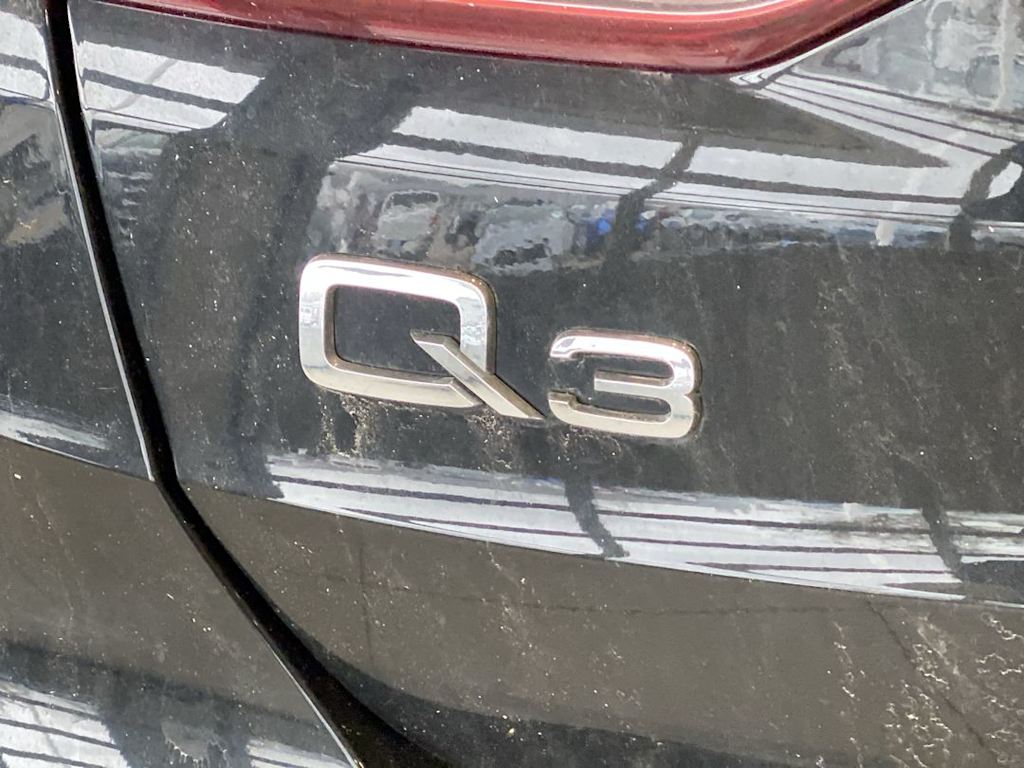 Thumbnail: 2020 Audi Q3 - 6