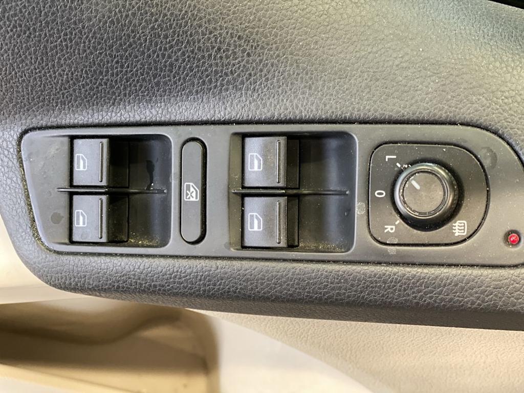 Thumbnail: 2016 Volkswagen Tiguan - 22