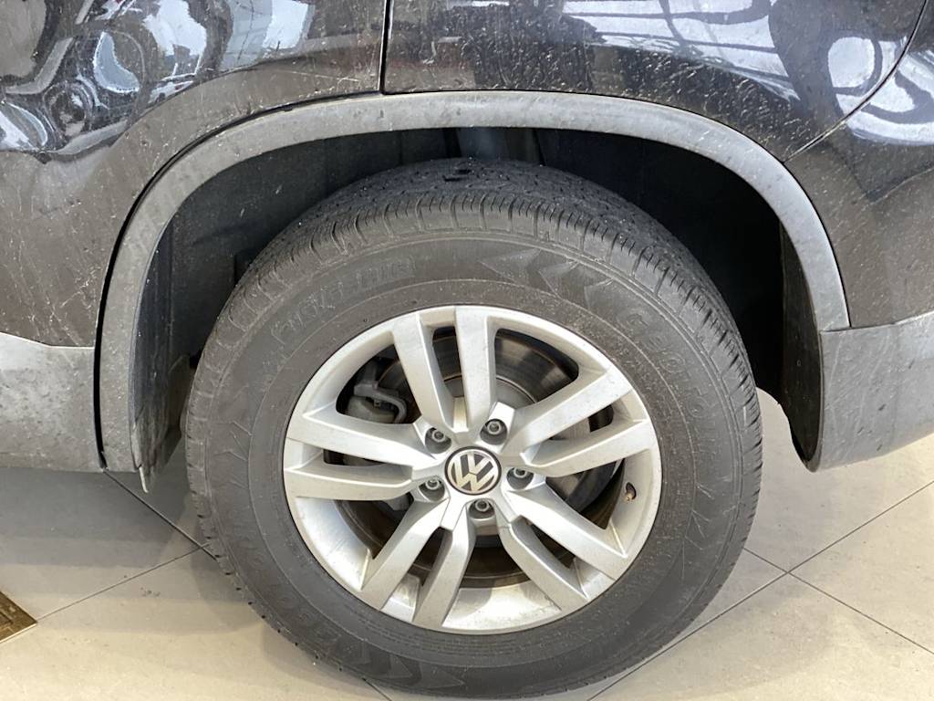 Thumbnail: 2016 Volkswagen Tiguan - 8