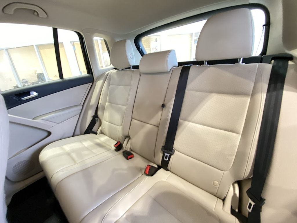 Thumbnail: 2016 Volkswagen Tiguan - 12