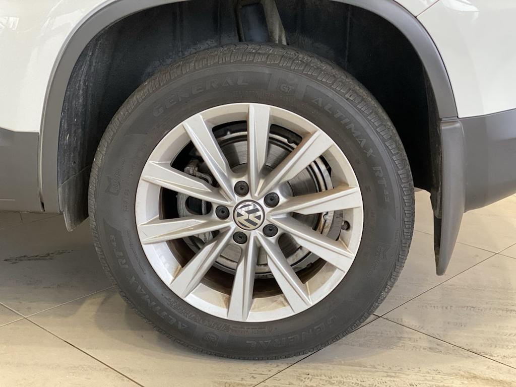 Thumbnail: 2017 Volkswagen Tiguan - 7