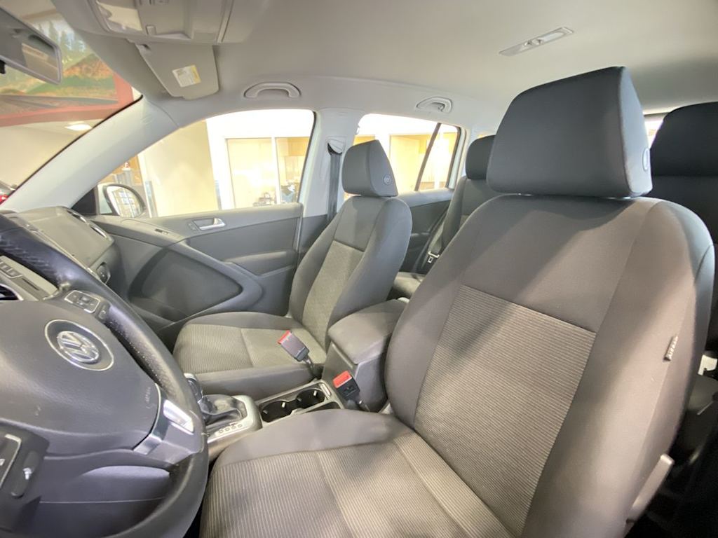 Thumbnail: 2017 Volkswagen Tiguan - 9