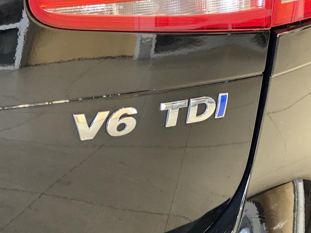 Thumbnail: 2015 Volkswagen Touareg - 22