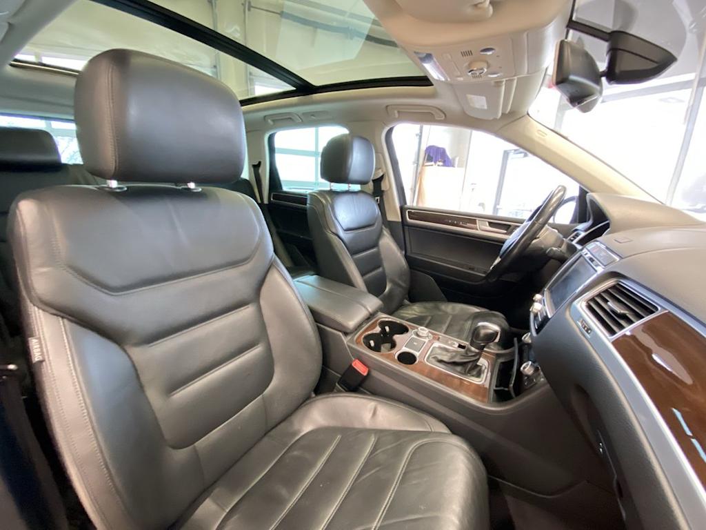 Thumbnail: 2015 Volkswagen Touareg - 10