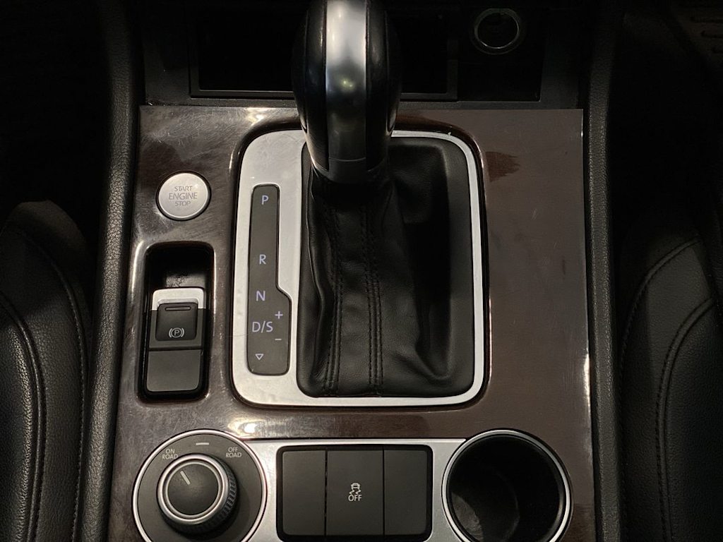 Thumbnail: 2015 Volkswagen Touareg - 13