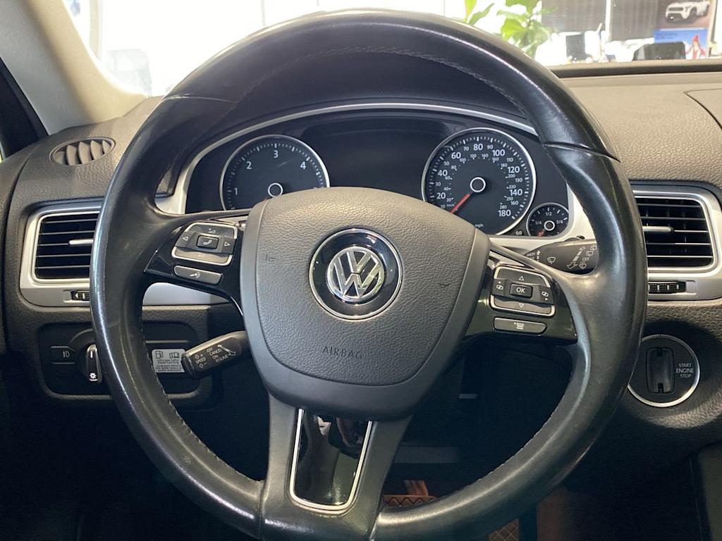 Thumbnail: 2015 Volkswagen Touareg - 2