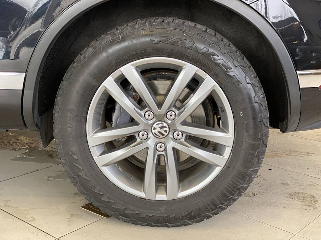 Thumbnail: 2015 Volkswagen Touareg - 7