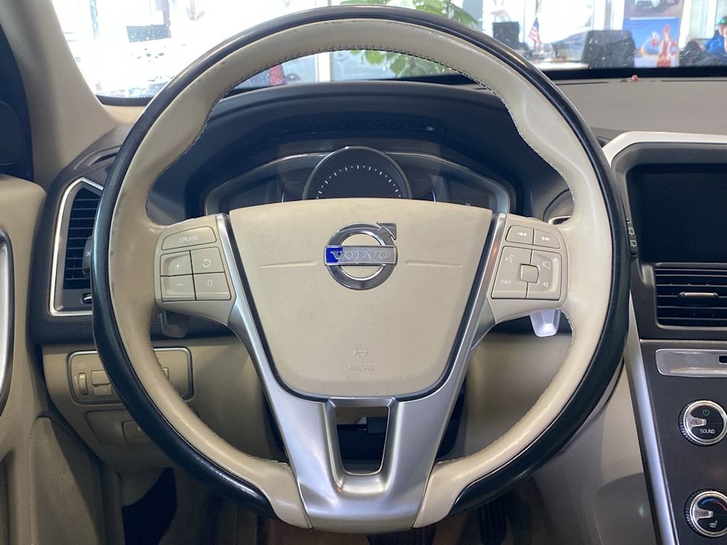 Thumbnail: 2015 Volvo XC60 - 2