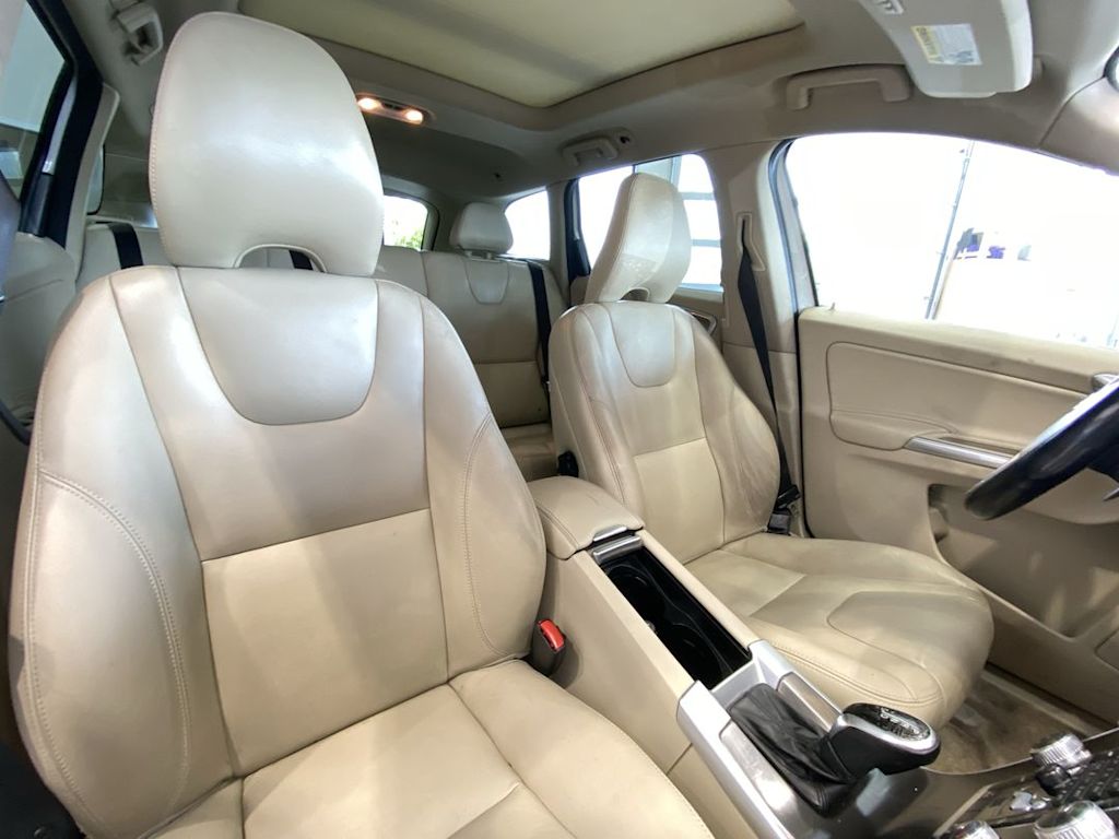 Thumbnail: 2015 Volvo XC60 - 10