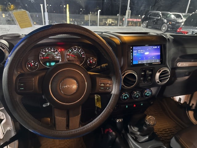 Thumbnail: 2016 Jeep Wrangler - 7