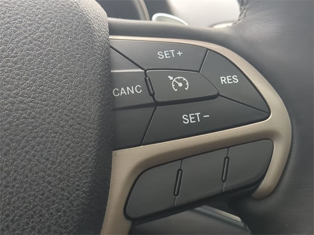 Thumbnail: 2016 Jeep Grand Cherokee - 32