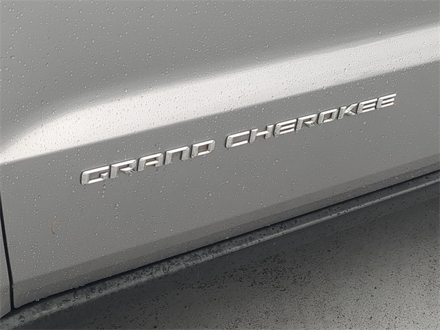 Thumbnail: 2016 Jeep Grand Cherokee - 25