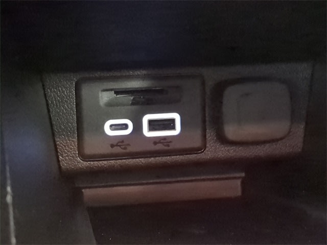 Thumbnail: 2023 Chevrolet Bolt EUV - 34