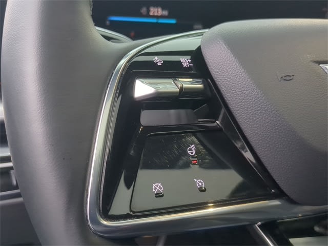 Thumbnail: 2024 Cadillac Lyriq - 32