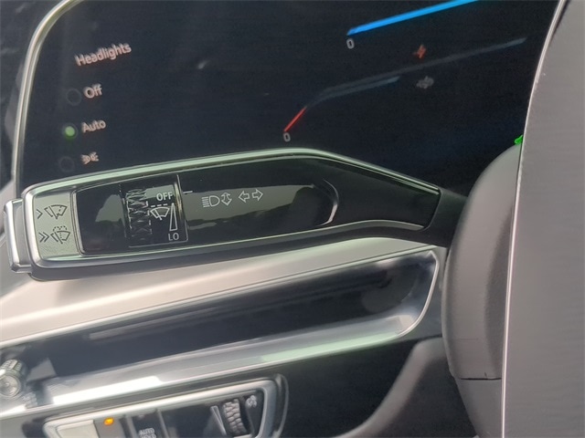 Thumbnail: 2024 Cadillac Lyriq - 34