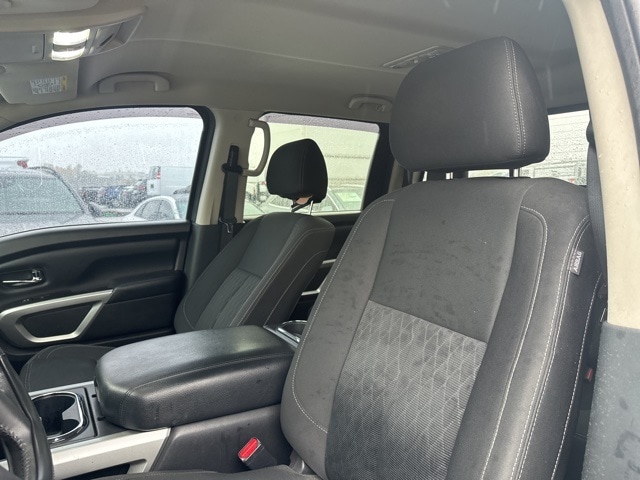 Thumbnail: 2016 Nissan Titan - 8