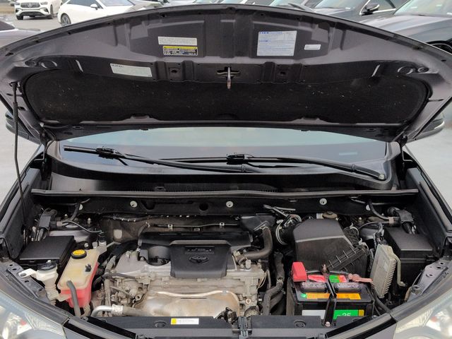 Thumbnail: 2018 Toyota RAV4 - 9