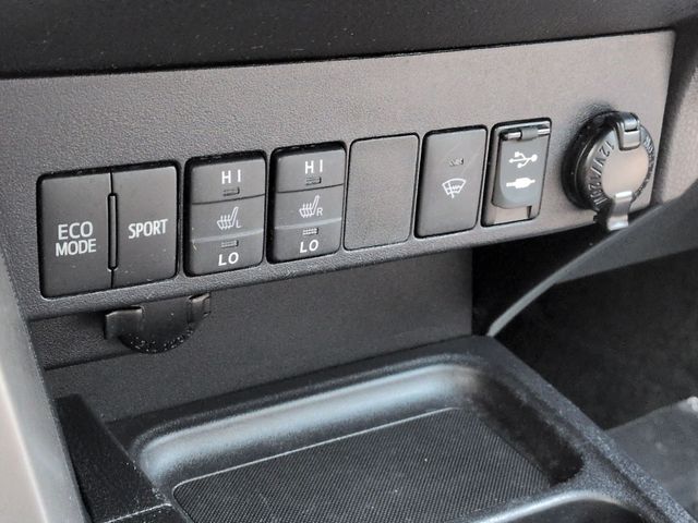 Thumbnail: 2018 Toyota RAV4 - 38