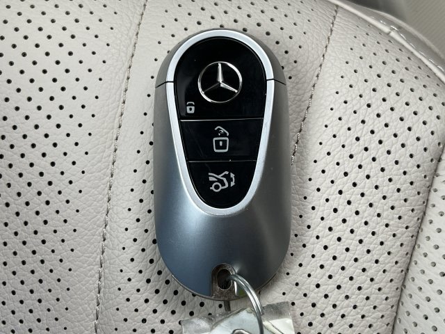 Thumbnail: 2023 Mercedes-Benz EQS - 18
