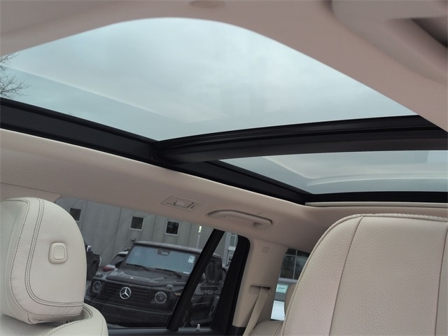 Thumbnail: 2020 Mercedes-Benz GLS - 26