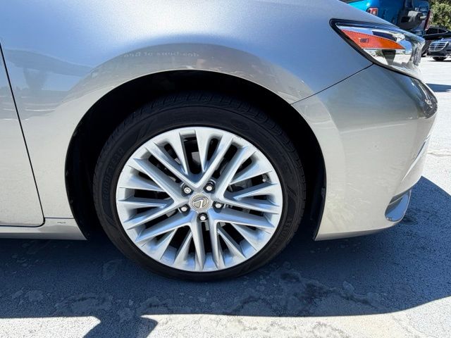Thumbnail: 2018 Lexus ES - 6