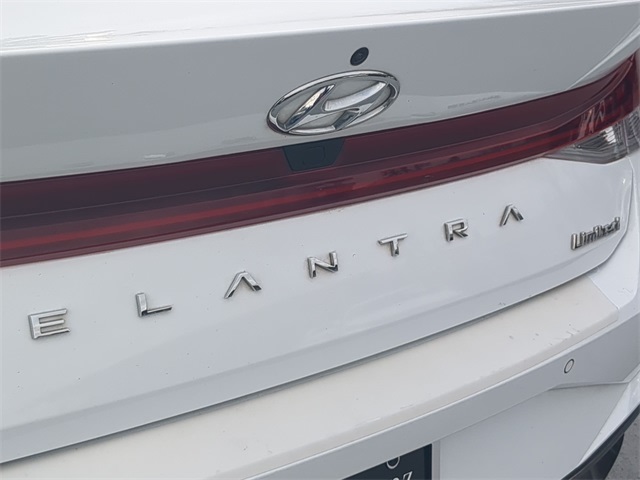 Thumbnail: 2022 Hyundai Elantra - 14