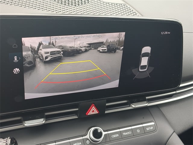 Thumbnail: 2022 Hyundai Elantra - 18