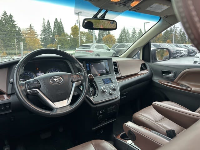 Thumbnail: 2015 Toyota Sienna - 2