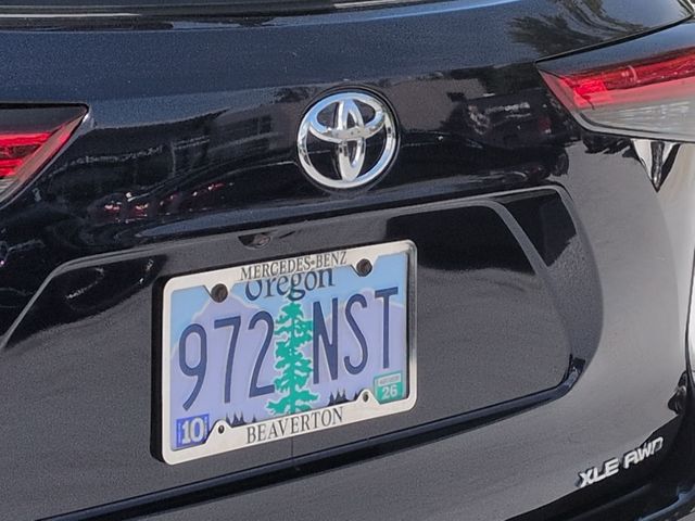 Thumbnail: 2021 Toyota Highlander - 25