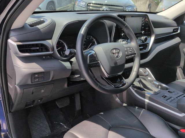 Thumbnail: 2021 Toyota Highlander - 2