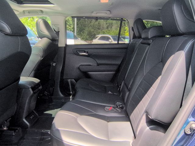 Thumbnail: 2021 Toyota Highlander - 28