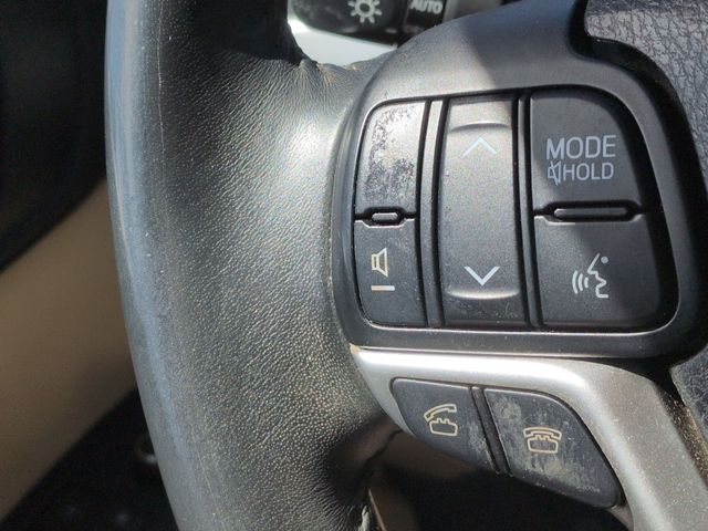 Thumbnail: 2016 Toyota Highlander - 32