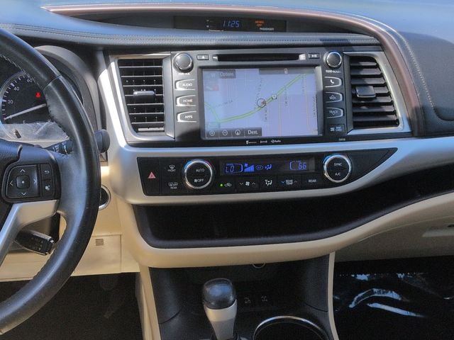 Thumbnail: 2016 Toyota Highlander - 15