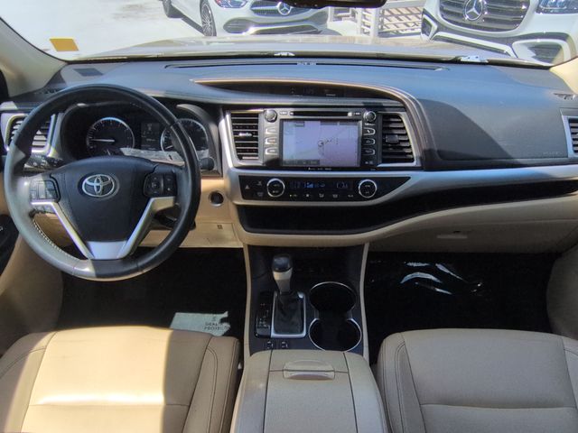 Thumbnail: 2016 Toyota Highlander - 10