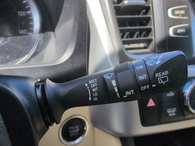 Thumbnail: 2016 Toyota Highlander - 16