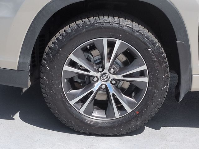 Thumbnail: 2016 Toyota Highlander - 8