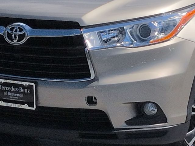 Thumbnail: 2016 Toyota Highlander - 25