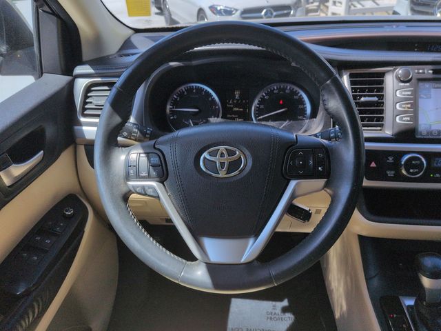 Thumbnail: 2016 Toyota Highlander - 14