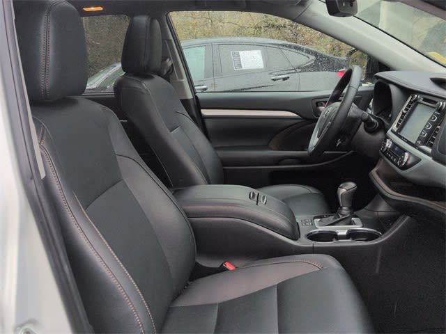 Thumbnail: 2019 Toyota Highlander - 12