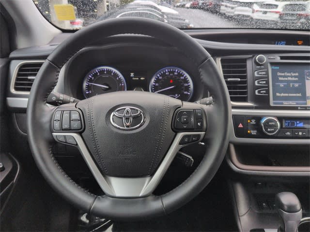 Thumbnail: 2019 Toyota Highlander - 14