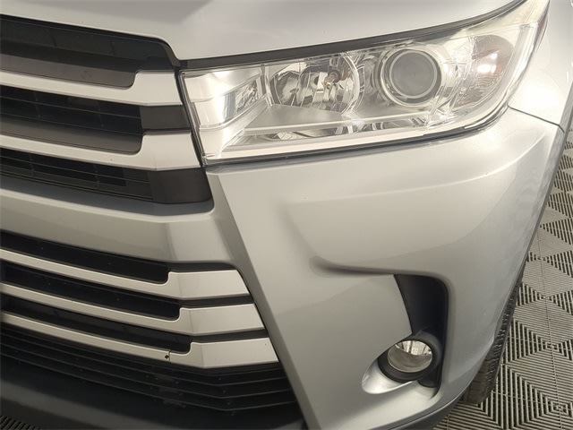 Thumbnail: 2018 Toyota Highlander - 25