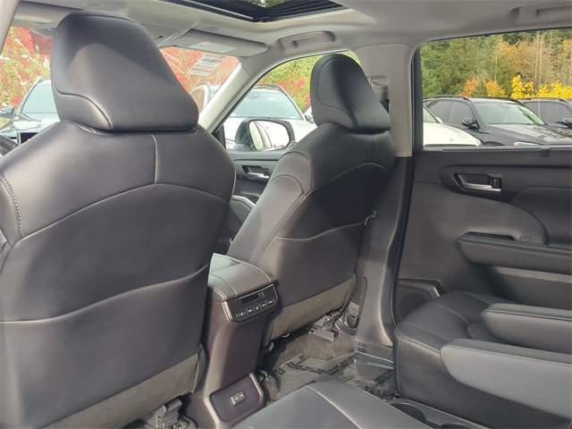 Thumbnail: 2024 Toyota Highlander - 13