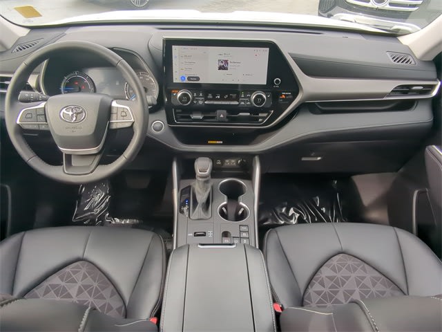 Thumbnail: 2024 Toyota Highlander - 10