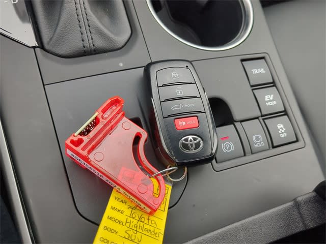 Thumbnail: 2024 Toyota Highlander - 19