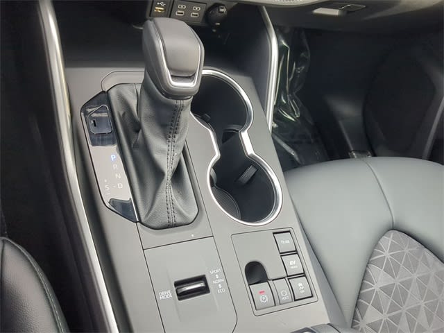 Thumbnail: 2024 Toyota Highlander - 16