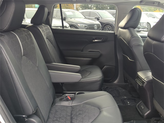 Thumbnail: 2024 Toyota Highlander - 29