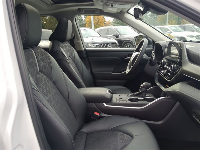 Thumbnail: 2024 Toyota Highlander - 12