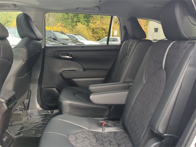 Thumbnail: 2024 Toyota Highlander - 28