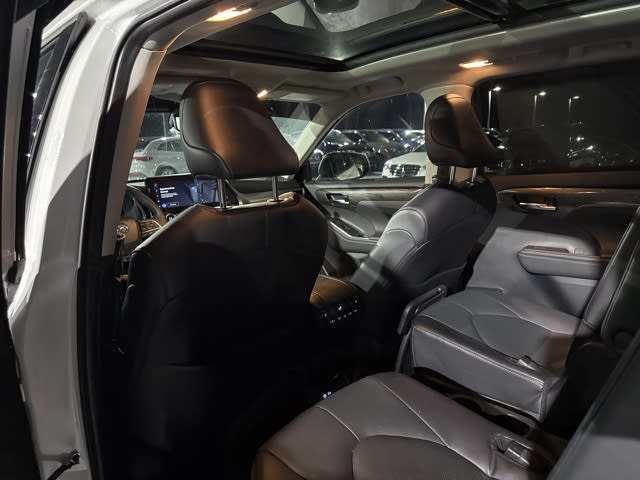 Thumbnail: 2024 Toyota Highlander - 8