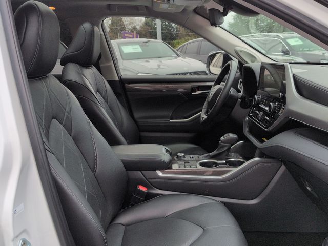 Thumbnail: 2024 Toyota Highlander - 12